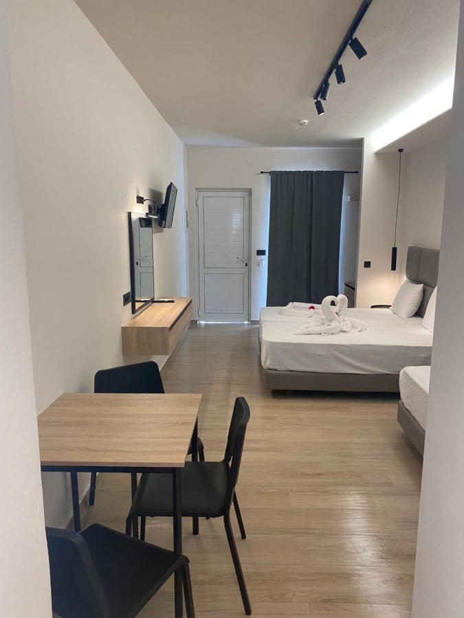 Barbie Hotel Apartments 이알리소스 외부 사진