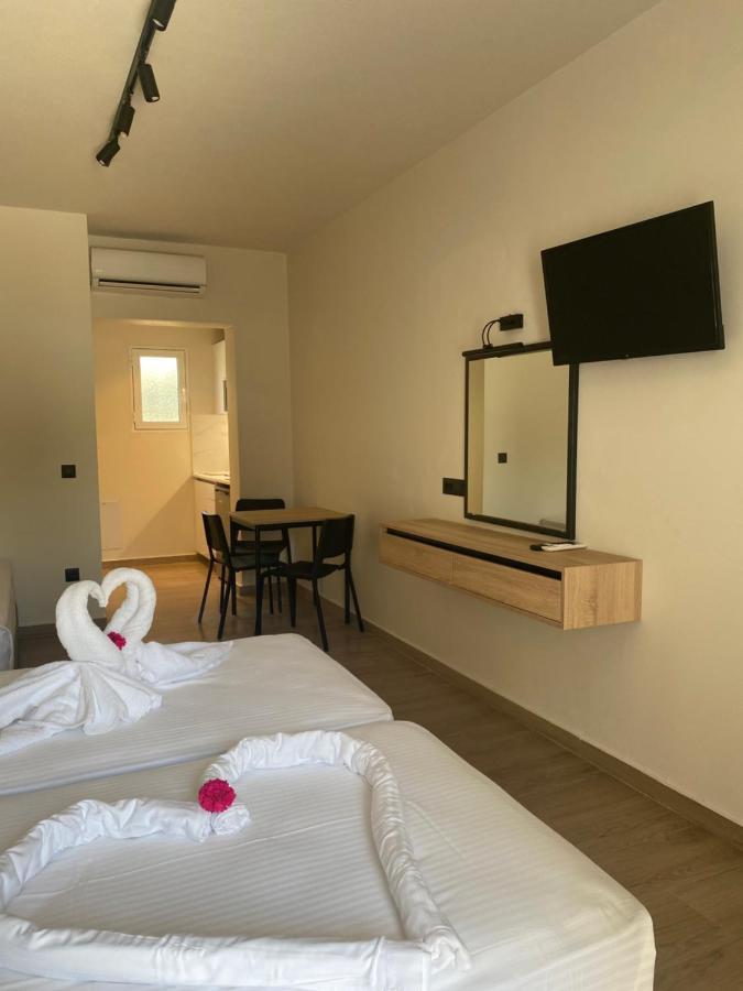 Barbie Hotel Apartments 이알리소스 외부 사진